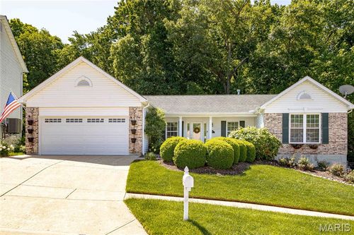 3067 Crystal Lake Dr, Saint Louis, MO, 63129-6620 | Card Image