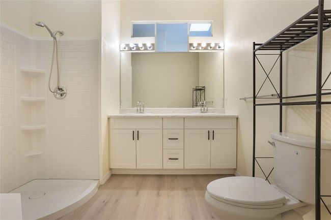 Primary Bathroom | Image 23