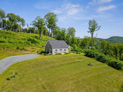 392 Gully Rd, Woodstock, VT, 05091-7991 | Card Image