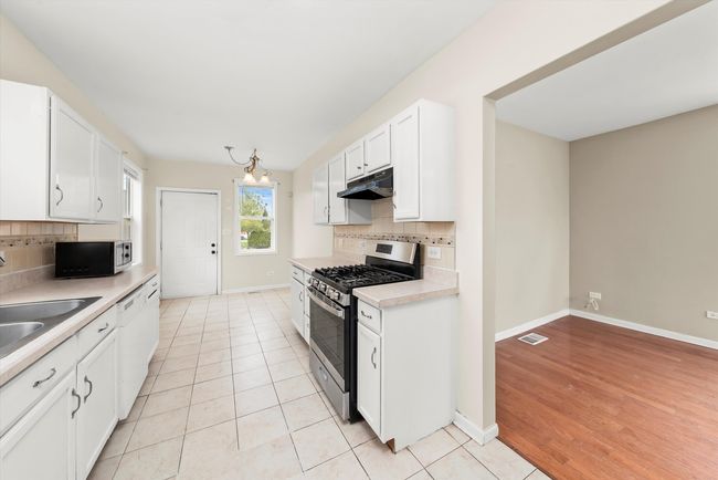 7546 W 61 St St, House other with 3 bedrooms, 2 bathrooms and 2 parking in Summit IL | Image 13