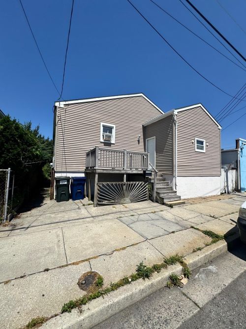 103 W Roberts Ave, Wildwood, NJ, 08260-1834 | Card Image