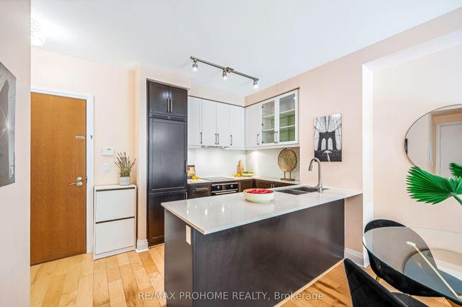 213 - 21 Clairtrell Rd, Condo with 2 bedrooms, 2 bathrooms and 1 parking in Toronto ON | Image 10