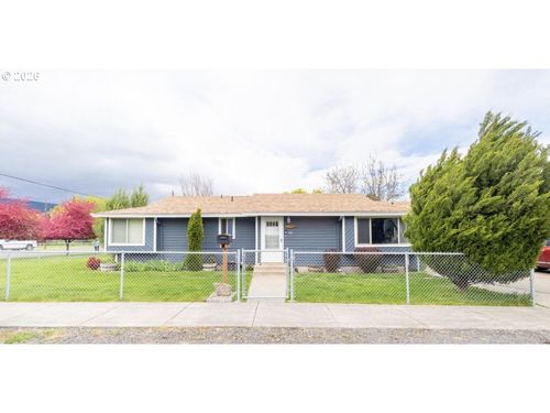 801 Lane Ave, La Grande, OR, 97850-2361 | Card Image