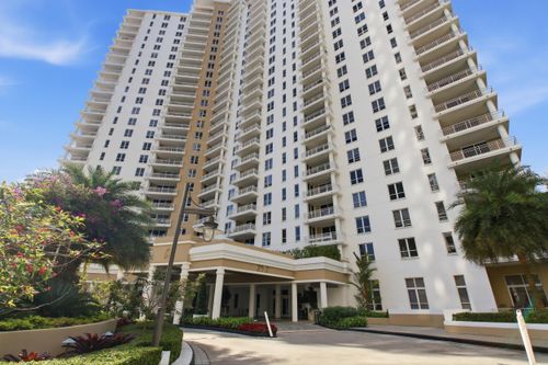 610-701 Brickell Key Blvd, Miami, FL, 33131-2674 | Card Image