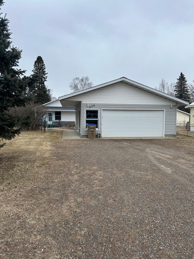 Entry to detached garage | Image 57