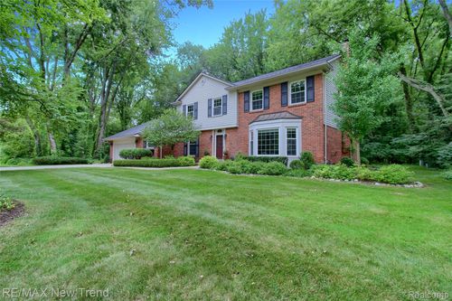 28918 Oak Point Dr, Farmington Hills, MI, 48331-2712 | Card Image