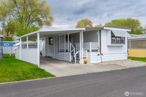 137-2240 W Broadway, Moses Lake, WA, 98837 | Card Image