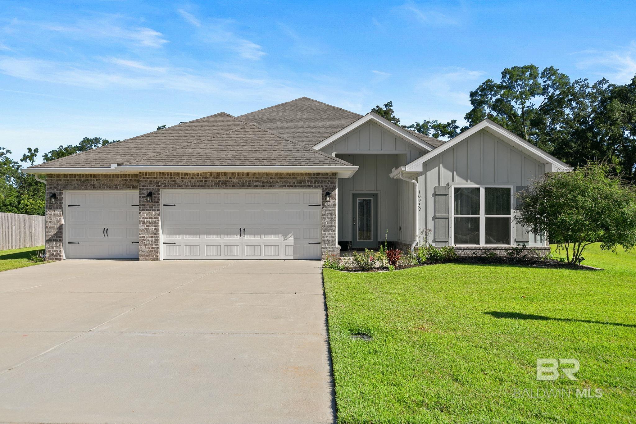 Centipede Dr, Daphne, AL 36526