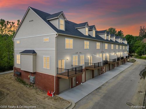506 Village Ln, Milford, MI, 48381-1546 | Card Image