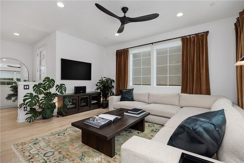 1146 E Cove Pl, Encinitas, CA, 92024-3867 | Card Image