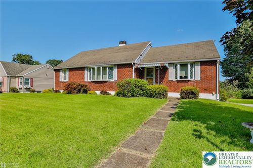 2221 Kings Ave, EASTON, PA, 18045-2833 | Card Image