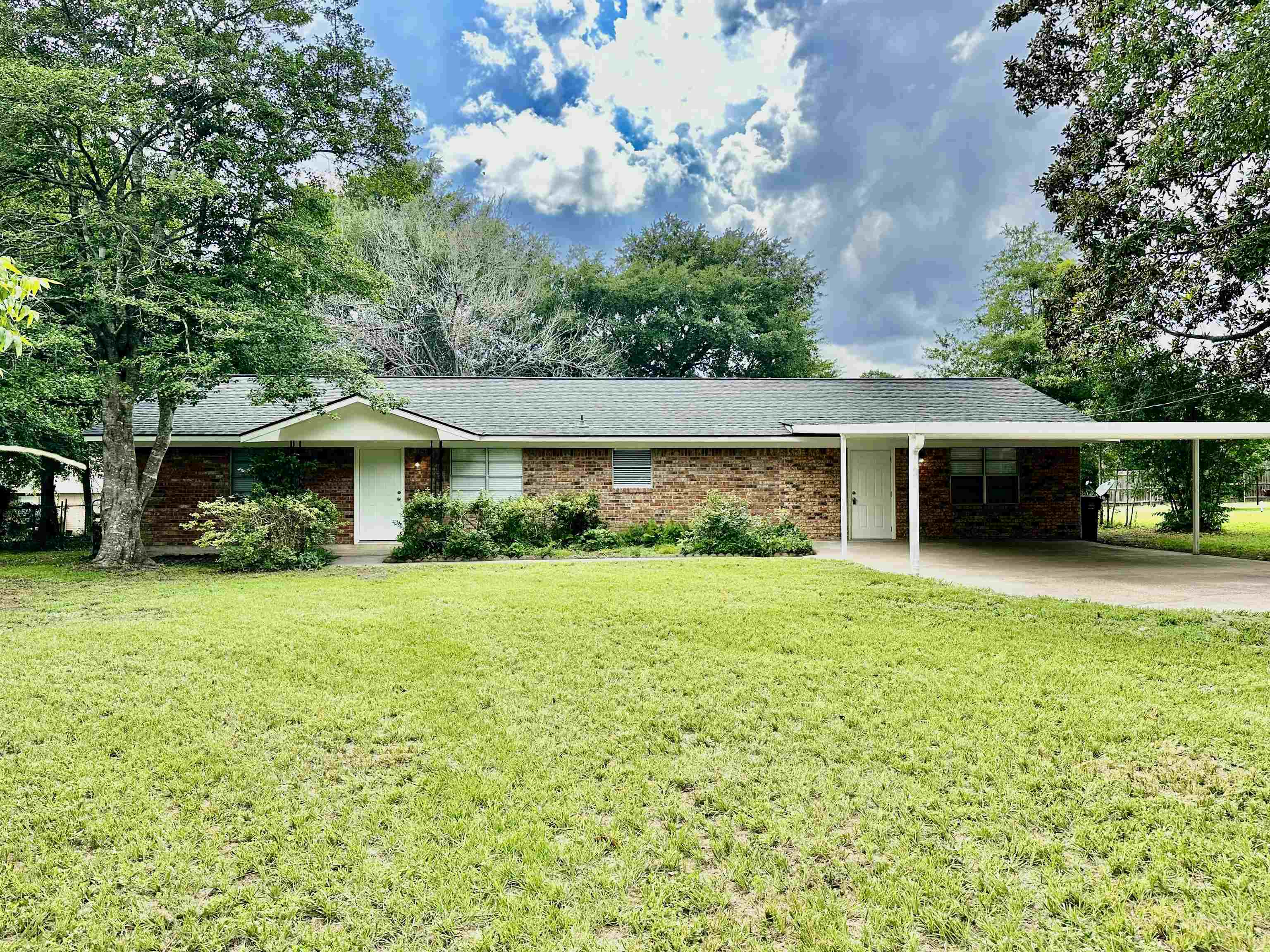 Birch St, Woodville, TX 75979