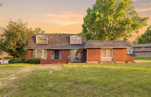 9714 Shepherds Dr, Kansas City, MO, 64131-3209 | Card Image