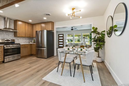 631 Robinhood Pl, San Antonio, TX, 78209-3429 | Card Image