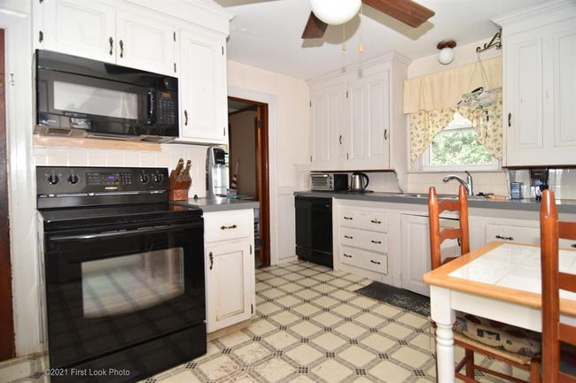 884 Main Street, House other with 3 bedrooms, 1 bathrooms and 3 parking in Warren RI | Image 8