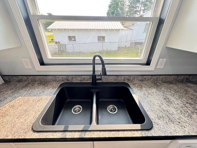 18437 Governor G C Peery Hwy, House other with 3 bedrooms, 2 bathrooms and null parking in Pounding Mill VA | Image 35