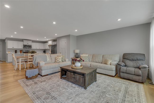 109 Jessica Court, House other with 3 bedrooms, 2 bathrooms and 2 parking in Chippewa Twp PA | Image 4