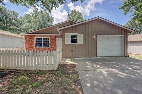 11321 W 77th Ter, Overland Park, KS, 66214-1470 | Card Image