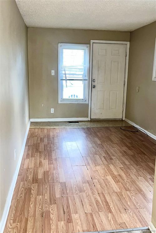 636 Partridge St, Flint, MI, 48503-3836 | Card Image