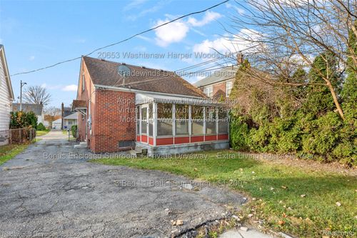 20653 Washtenaw St, Harper Woods, MI, 48225-2256 | Card Image