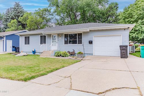 1734 Marian Dr, Bismarck, ND, 58501-1549 | Card Image