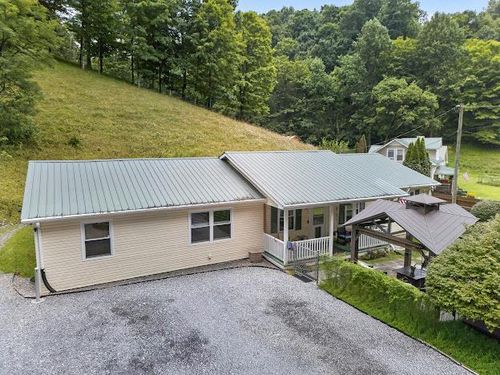422 Ridgeview Rd, Saltville, VA, 24370-2656 | Card Image