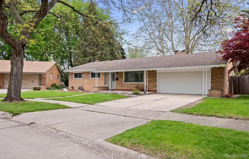11215 Chippewa Dr, Warren, MI, 48093-5576 | Card Image