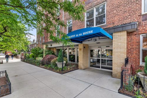 2nd-31-85 Crescent St, Astoria, NY, 11106-3727 | Card Image