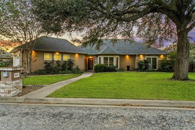 261 S Knox Avenue, House other with 3 bedrooms, 2 bathrooms and 4 parking in Giddings TX | Image 1