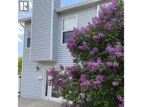 201 Hollyburn Dr, Kamloops, BC, V2E1Y9 | Card Image