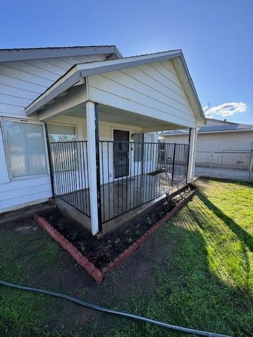 107 W Beechwood Ave, Pinedale, CA, 93650-1343 | Card Image