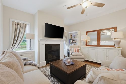 64-64 Palmetto Dr, Bellingham, MA, 02019-2159 | Card Image