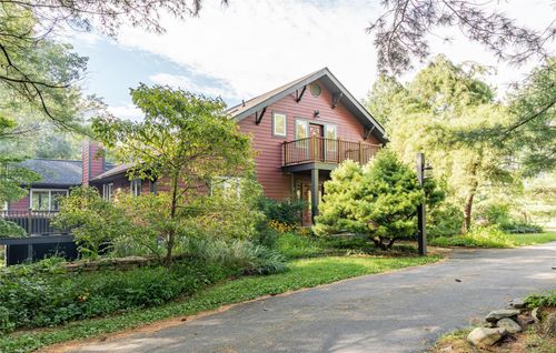 37 Patricia Dr, Pleasant Valley, NY, 12569-5500 | Card Image