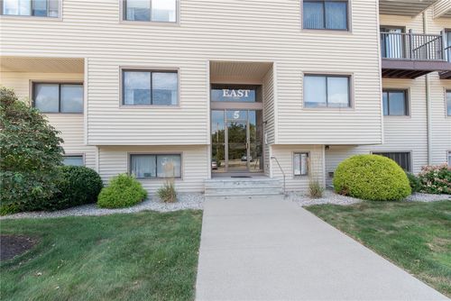 5b-east-196 Old River Road, Lincoln, RI, 02865 | Card Image