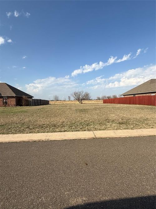 110 Dogwood, Crescent, OK, 73028-3000 | Card Image