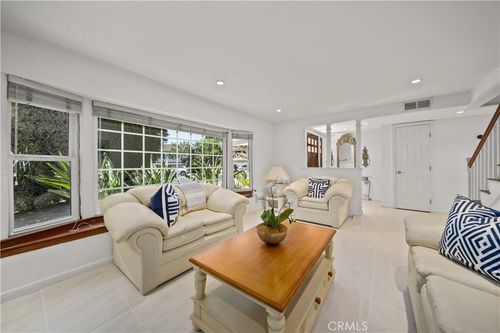 23900 Darbun Dr, Newhall, CA, 91321-3432 | Card Image