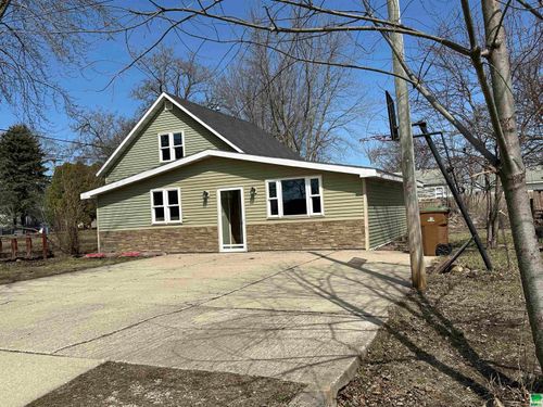 136 Cedar St, Newell, IA, 50568-5043 | Card Image