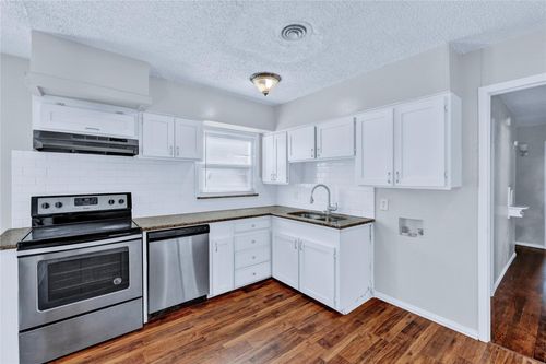 4208 Huckleberry Cir, Dallas, TX, 75216-6039 | Card Image