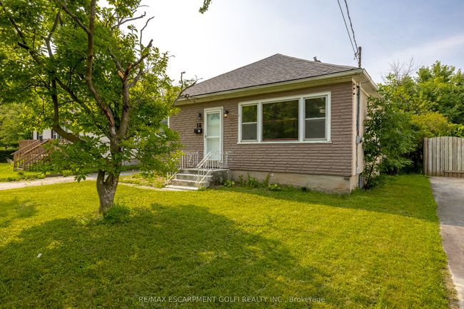 18 Grove Ave, House other with 6 bedrooms, 2 bathrooms and 4 parking in Saint Catharines ON | Image 4