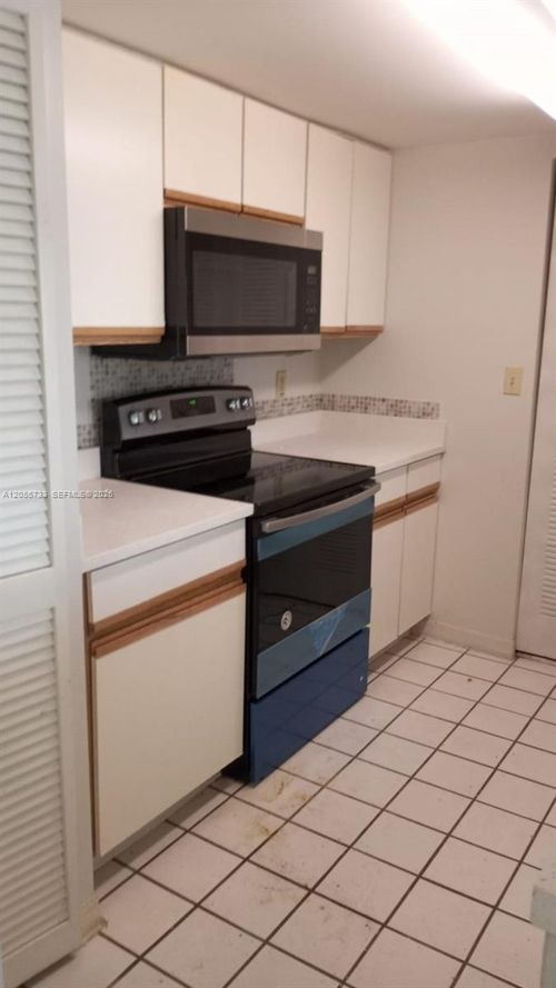 315-9901 Westview Dr, Coral Springs, FL, 33076-2597 | Card Image