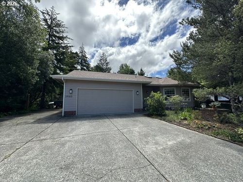 3960 Munsel Creek Dr, Florence, OR, 97439 | Card Image