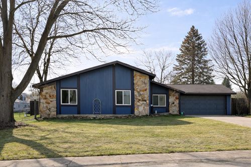 1104 Crestview Dr, Angola, IN, 46703-2212 | Card Image