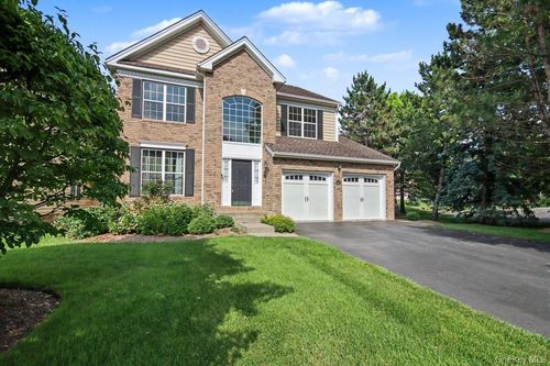 427 Vassar Pl, Fishkill, NY, 12524-4901 | Card Image