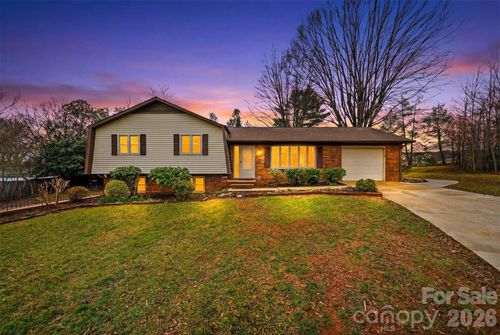 4776 Kennedy St, Hickory, NC, 28602-5460 | Card Image