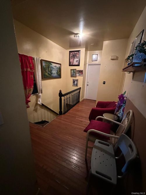 35-44 100 st. 100th St, Corona, NY, 11368-1853 | Card Image