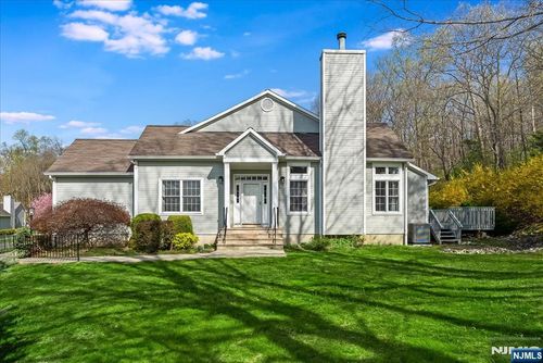 126 Worcester Dr, Wayne, NJ, 07470-8409 | Card Image