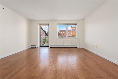 apt-4f-221 Beach 80th St, Rockaway Beach, NY, 11693-2005 | Card Image