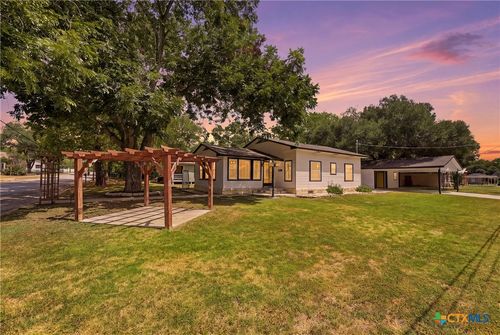104 N Bright St, Gonzales, TX, 78629-4102 | Card Image
