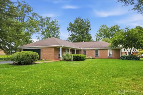 901 New England Ave, Centerville, OH, 45429-5922 | Card Image