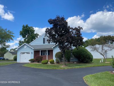 7 Edgeware Close, Home with 2 bedrooms, 2 bathrooms and 1 parking in Freehold NJ | Image 1